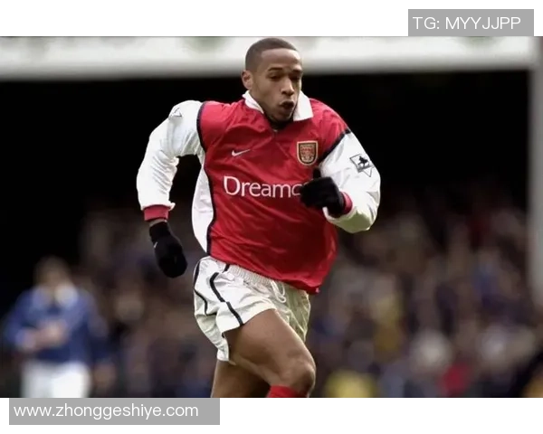 服役足球明星的传奇战绩与辉煌成就回顾